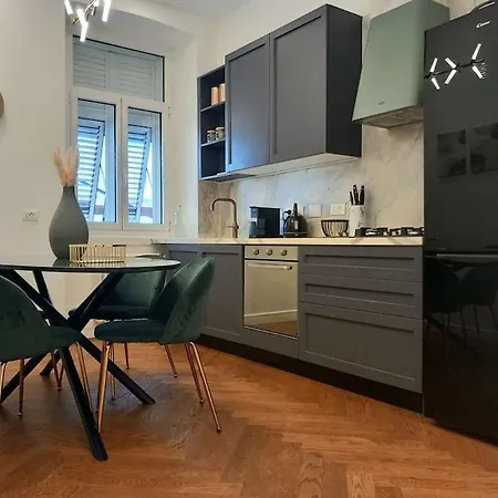 Art Deco Design Apartment *
